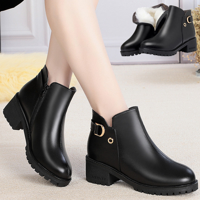 Mid-heel ladies short boots